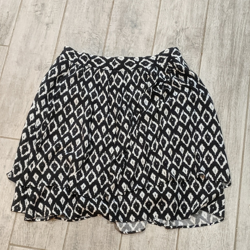 Dress barn patterned skirt